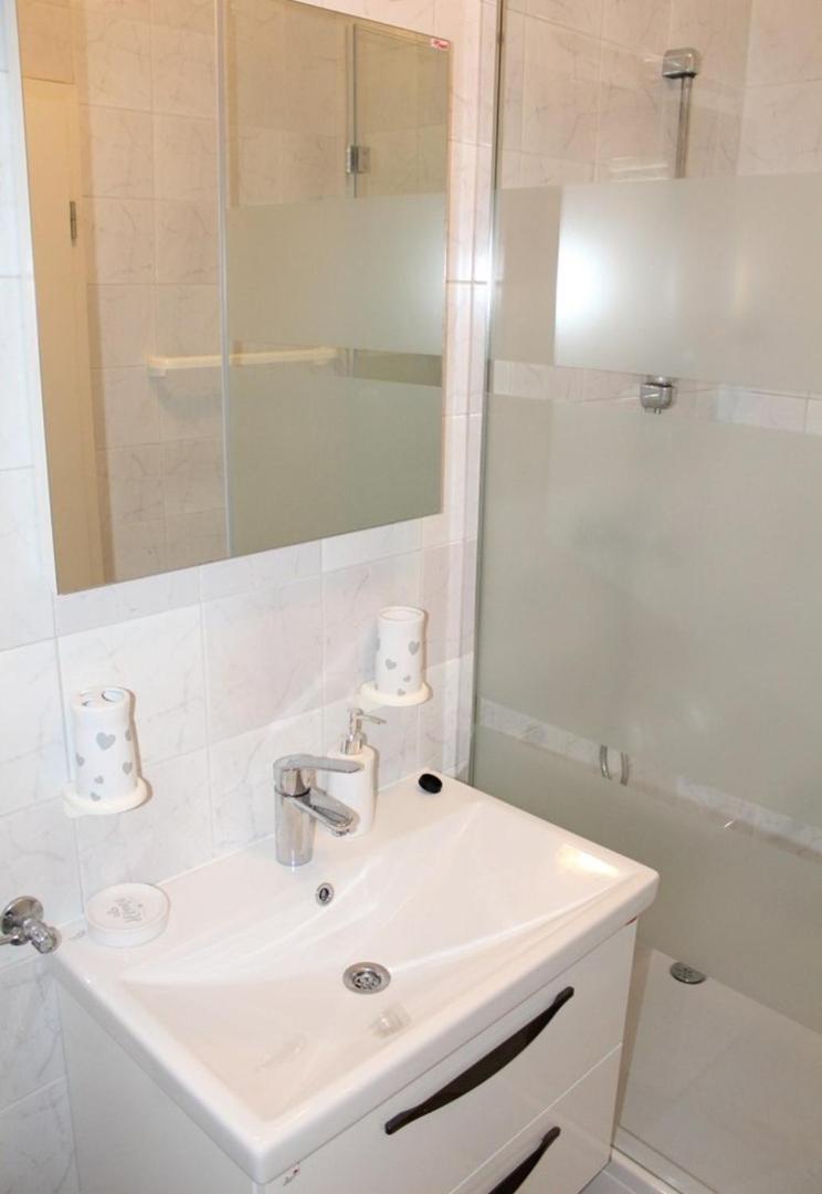 Apartment Bajuti Primošten المظهر الخارجي الصورة